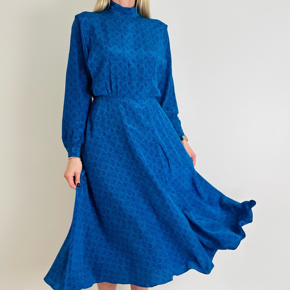 Vintage Liz Claiborne blue print long sleeve 100% silk midi dress - Picture 3 of 15